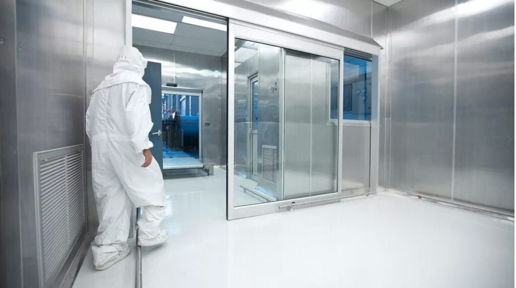 Glass door for cleanrooms
